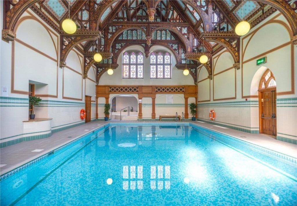 Holloway Drive, Virginia Water